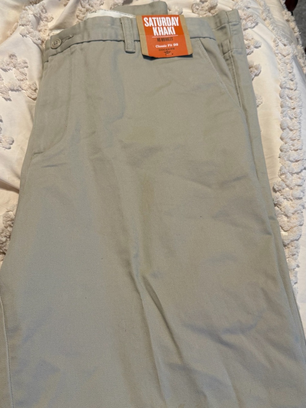 NWT Dockers Saturday Khaki Classic Fit D3 Pants 38x32 Beige